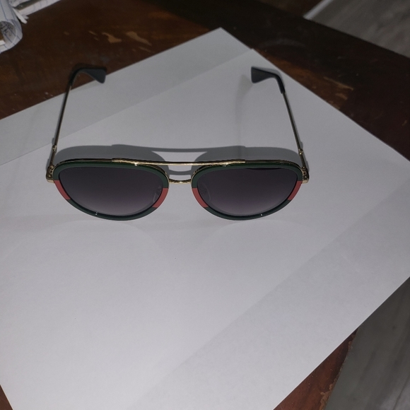 Gucci0062s like new - Picture 3 of 5